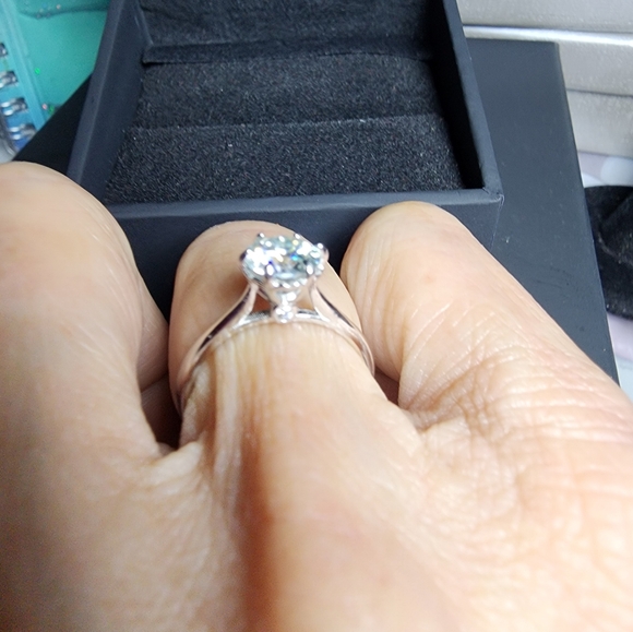NWT Stunning 1ct Moissanite Engagement Ring w/Paperwork - Picture 11 of 17